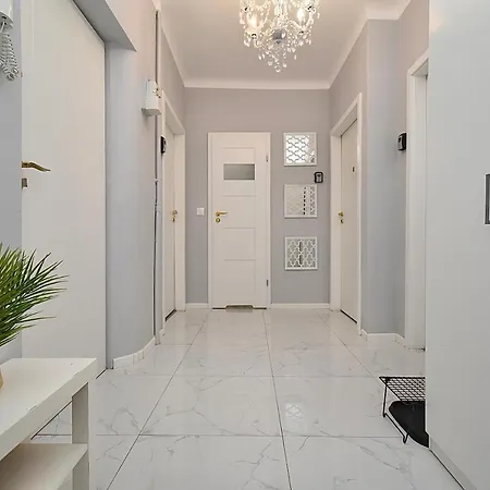 ホームステイ Aleja Niepodleglosci