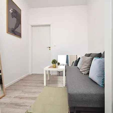 Aleja Niepodleglosci ホームステイ ワルシャワ