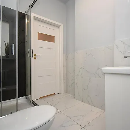 Aleja Niepodległości *