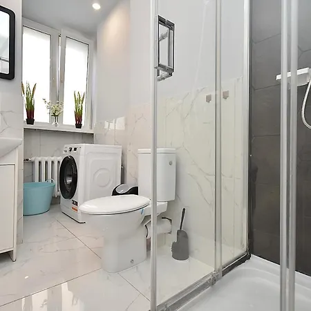 ホームステイ Aleja Niepodleglosci ワルシャワ