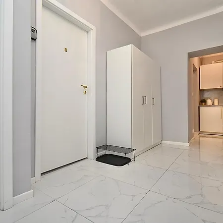 ホームステイ Aleja Niepodleglosci ワルシャワ