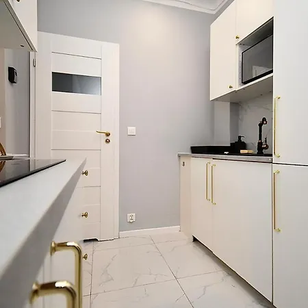 Aleja Niepodleglosci בית אירוח ורשה