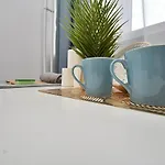 Aleja Niepodleglosci ホームステイ ワルシャワ
