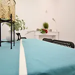ホームステイ Aleja Niepodleglosci *