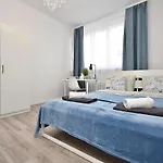 Aleja Niepodleglosci ホームステイ
